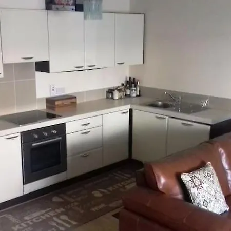 בית אירוח Double Bedroom With Private Bathroom In Coastal Village 35 Min From Dublin *